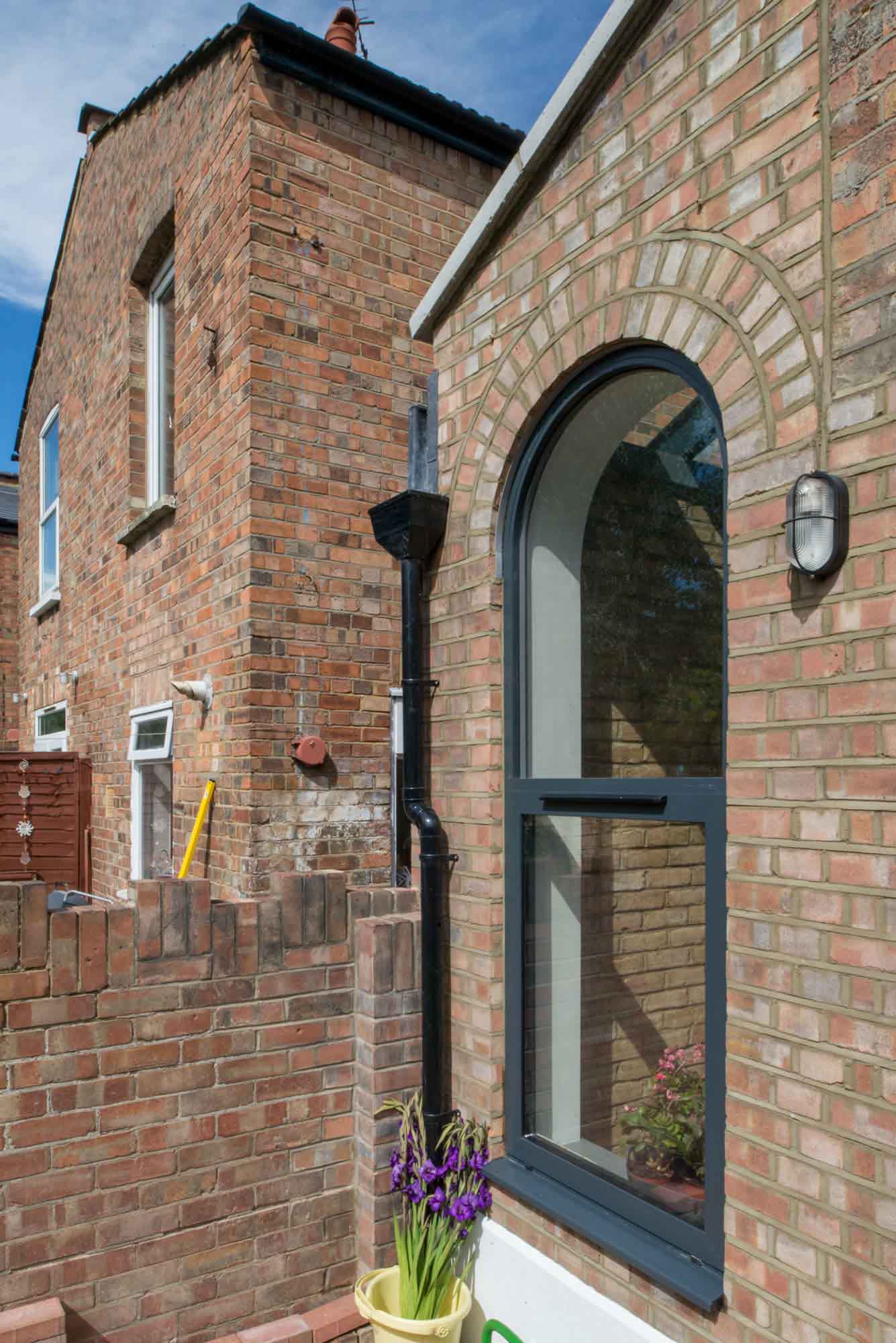 close-up-external-arched-window-brick.jpg