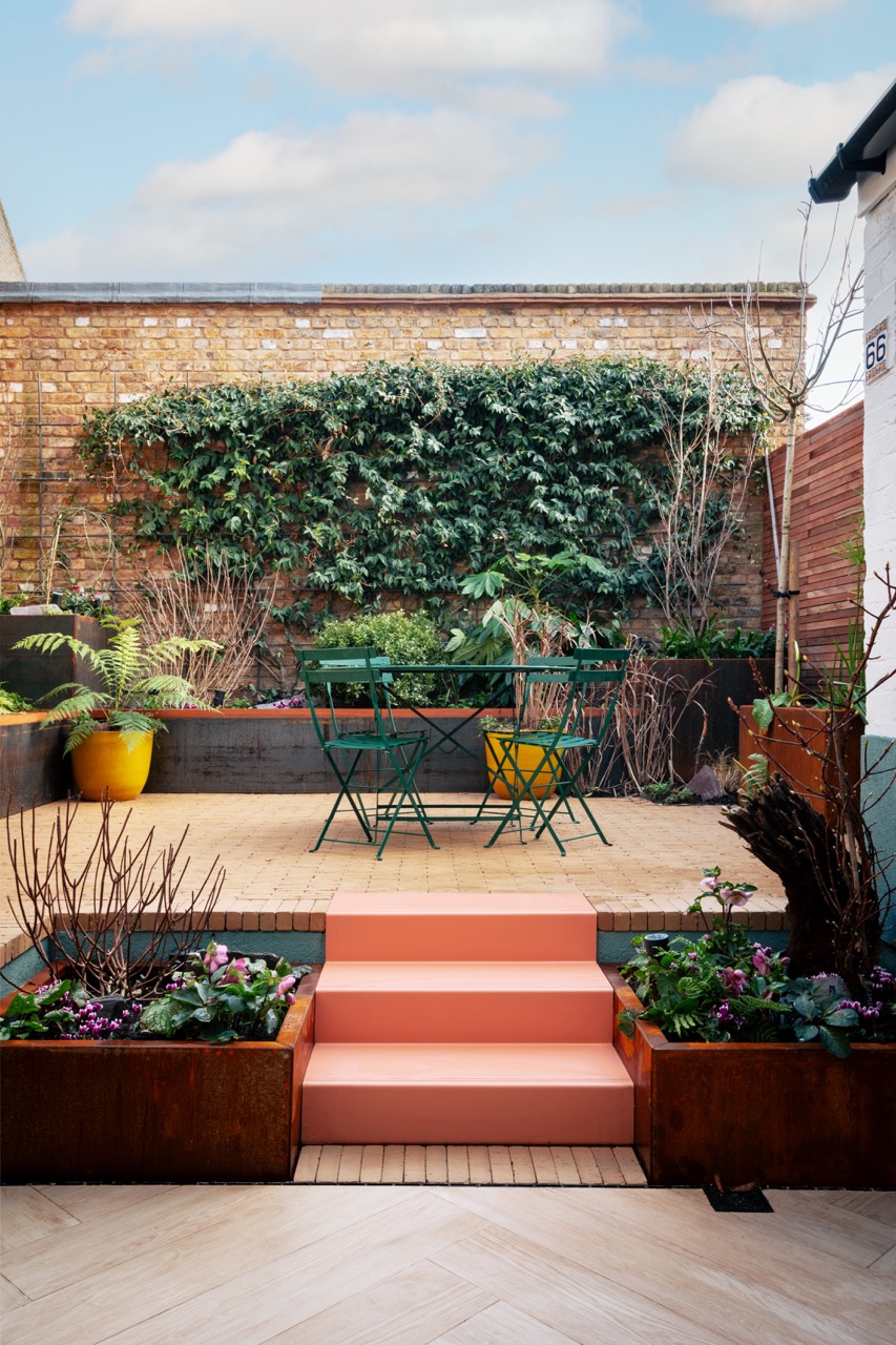 islington-london-townhouse-salmon-steps-indoor-outdoor.jpg